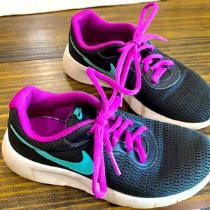 Nike tennis shoes